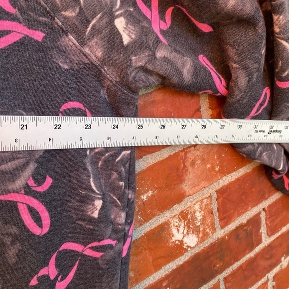 Torrid Strong 2 Pink Ribbon Gray Soft Fleece Crew Neck Sweatshirt Survivor - Picture 7 of 8